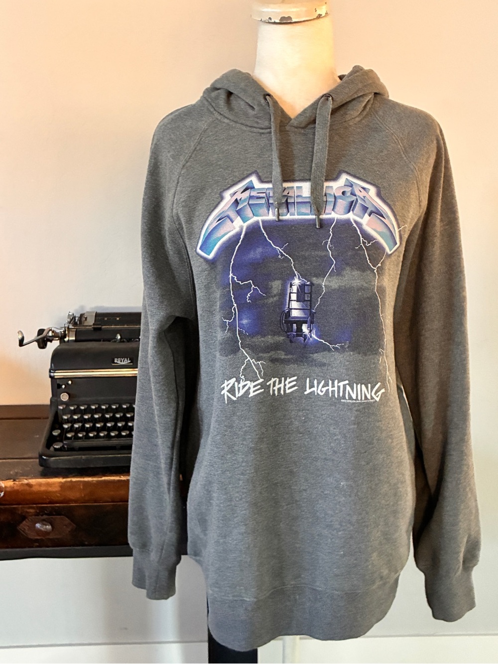 Metallica Ride The Lightning Album Cover Hoodie in Charcoal Gray – Size Large